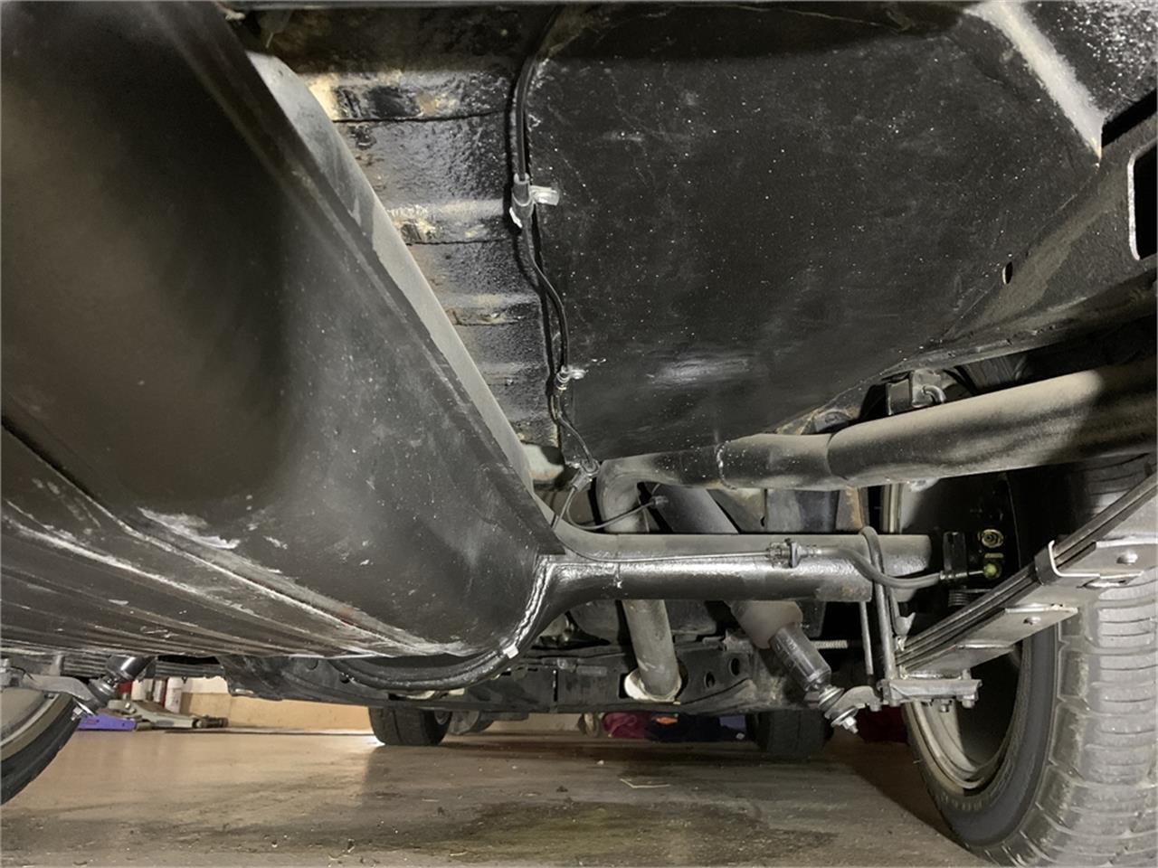 Ford-Thunderbird-1957-Kandy-Apple-Red-Gold-flake-Red-and-white-quilted-90