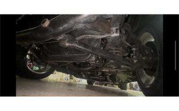 Ford-Thunderbird-1957-Kandy-Apple-Red-Gold-flake-Red-and-white-quilted-92