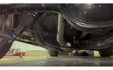 Ford-Thunderbird-1957-Kandy-Apple-Red-Gold-flake-Red-and-white-quilted-94