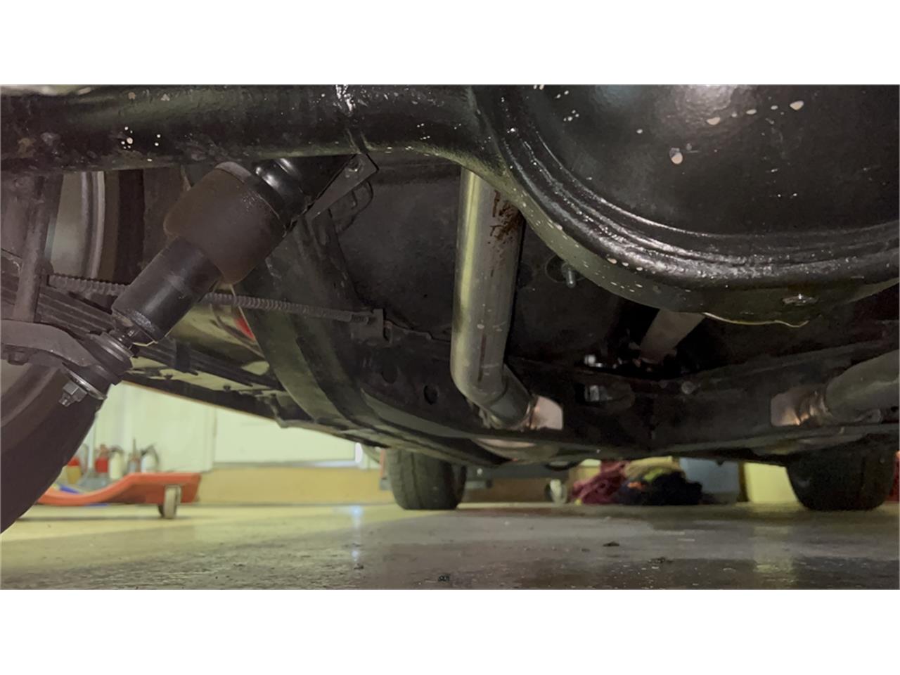 Ford-Thunderbird-1957-Kandy-Apple-Red-Gold-flake-Red-and-white-quilted-94