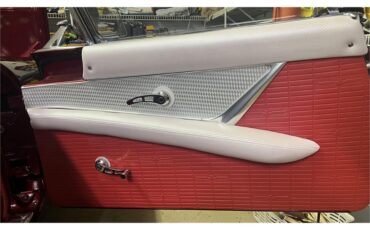 Ford-Thunderbird-1957-Kandy-Apple-Red-Gold-flake-Red-and-white-quilted-97