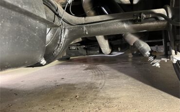 Ford-Thunderbird-1957-Kandy-Apple-Red-Gold-flake-Red-and-white-quilted-98