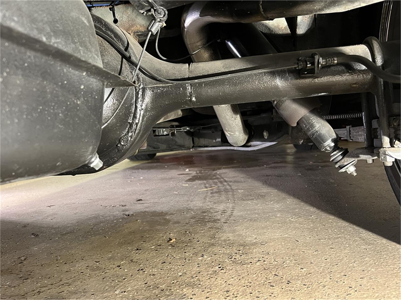 Ford-Thunderbird-1957-Kandy-Apple-Red-Gold-flake-Red-and-white-quilted-98