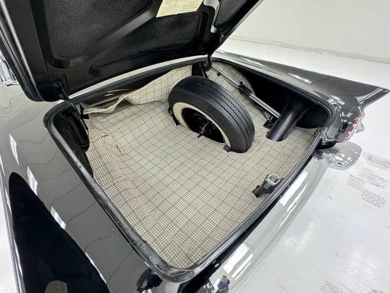 Ford-Thunderbird-1957-Raven-Black-Black-38