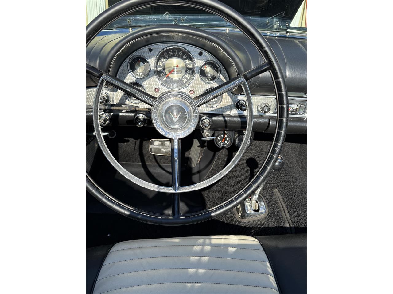 Ford-Thunderbird-1957-Raven-black-Back-and-white-2-tin-13