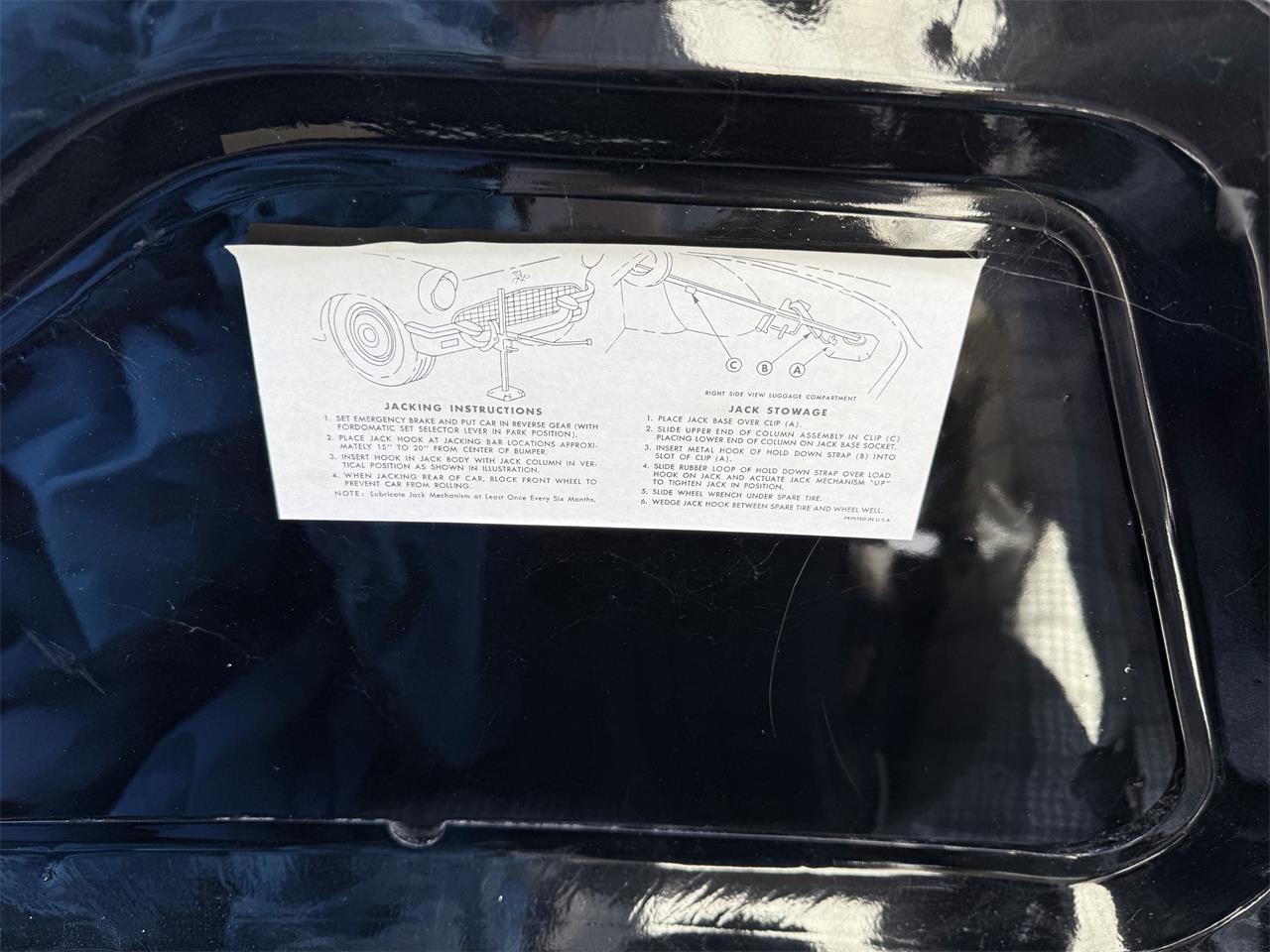 Ford-Thunderbird-1957-Raven-black-Back-and-white-2-tin-14