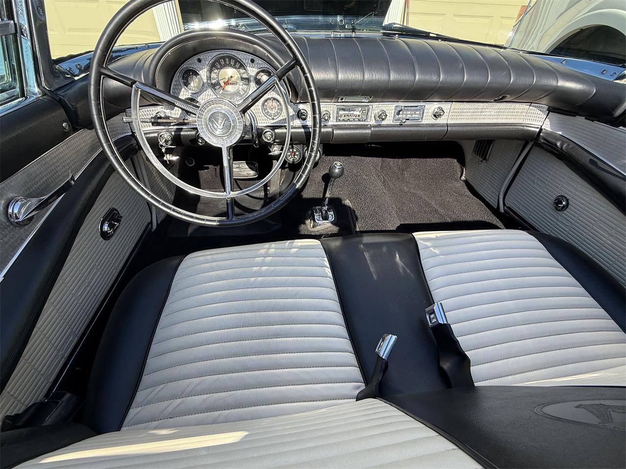 Ford-Thunderbird-1957-Raven-black-Back-and-white-2-tin-22