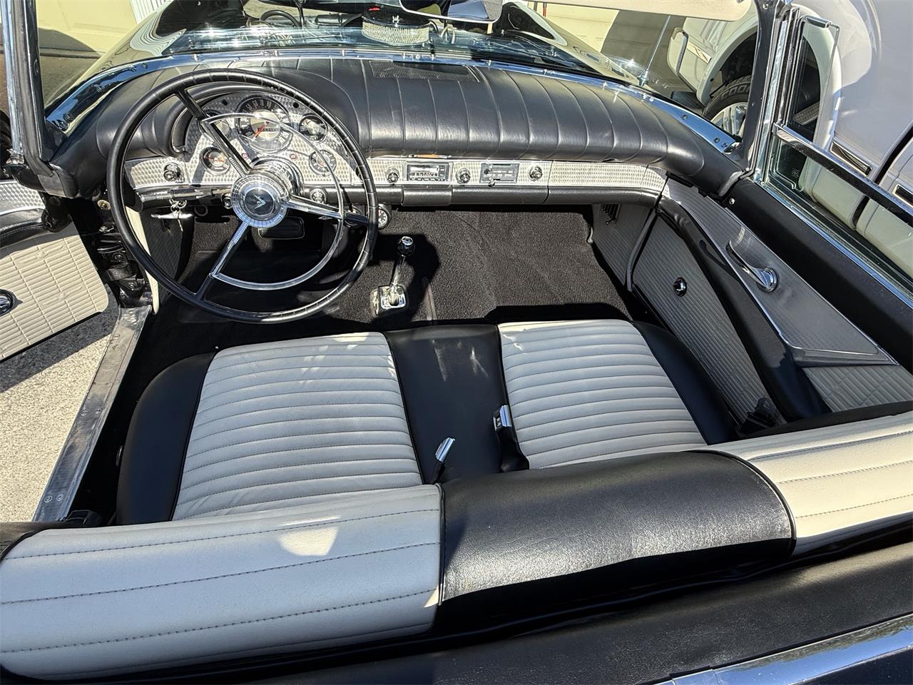 Ford-Thunderbird-1957-Raven-black-Back-and-white-2-tin-3