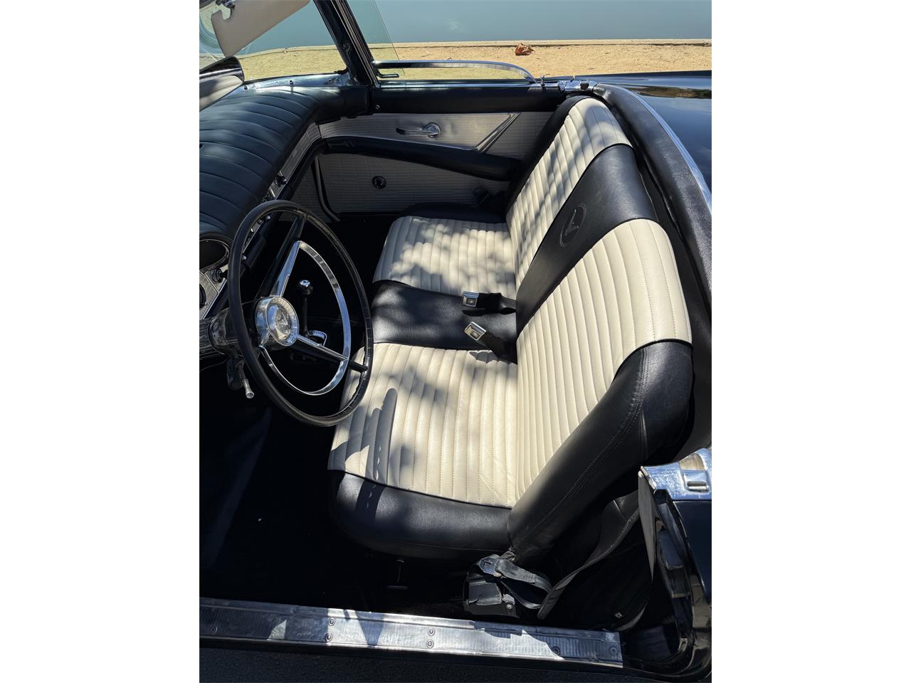 Ford-Thunderbird-1957-Raven-black-Back-and-white-2-tin-4