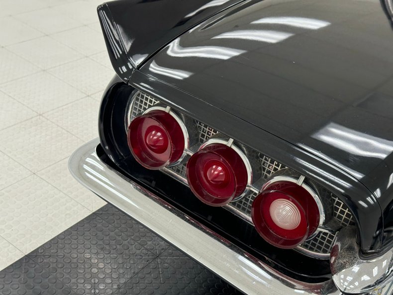 Ford-Thunderbird-1960-Raven-Black-Red-30