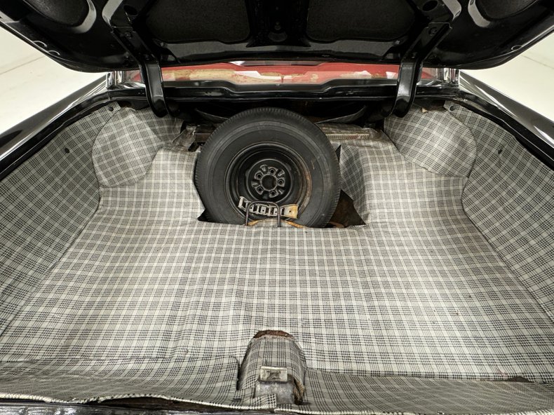 Ford-Thunderbird-1960-Raven-Black-Red-42