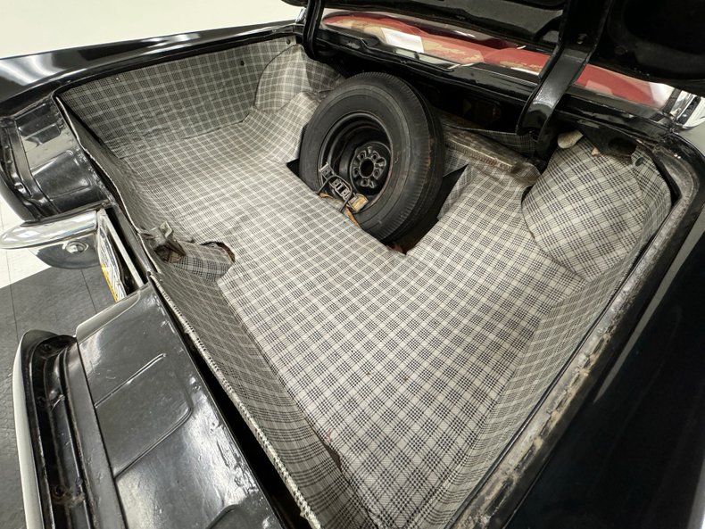 Ford-Thunderbird-1960-Raven-Black-Red-43