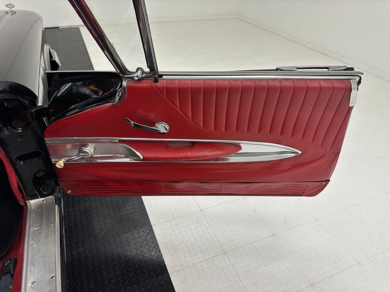 Ford-Thunderbird-1960-Raven-Black-Red-45