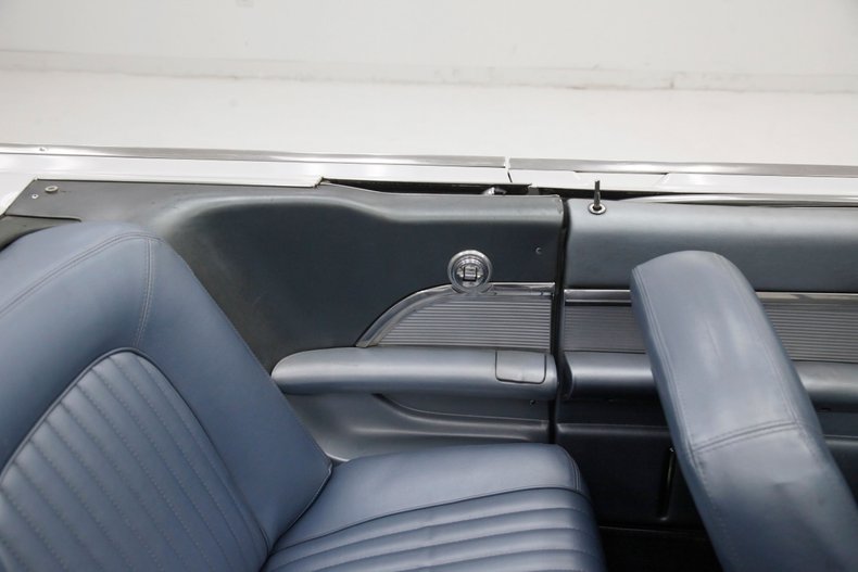 Ford-Thunderbird-1962-White-Silver-Blue-13