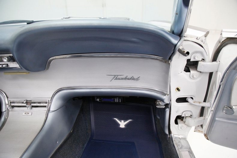 Ford-Thunderbird-1962-White-Silver-Blue-2