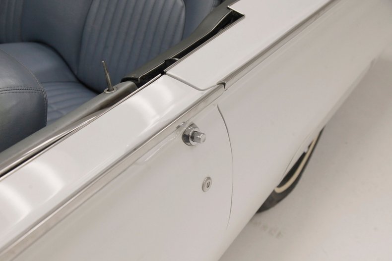 Ford-Thunderbird-1962-White-Silver-Blue-30