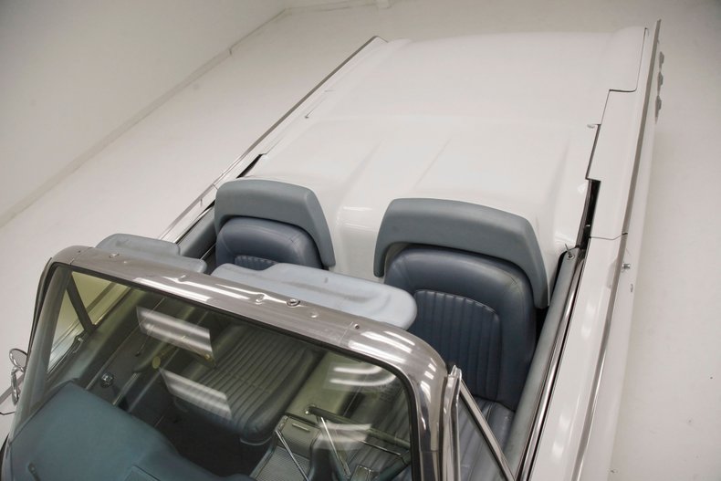 Ford-Thunderbird-1962-White-Silver-Blue-33