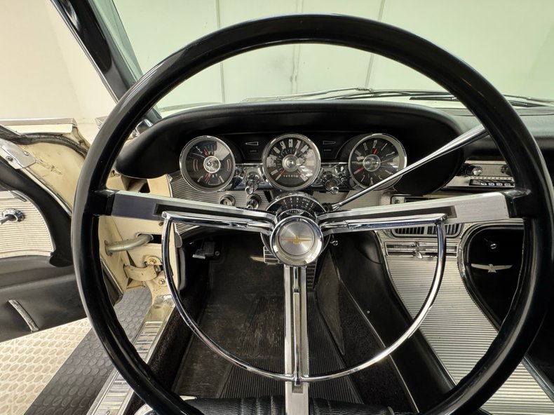 Ford-Thunderbird-1963-White-Black-10