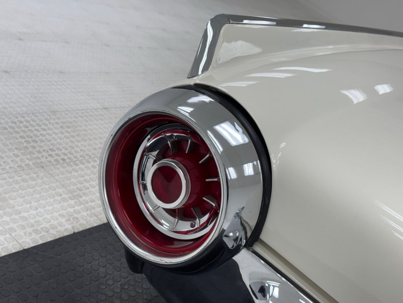 Ford-Thunderbird-1963-White-Black-2