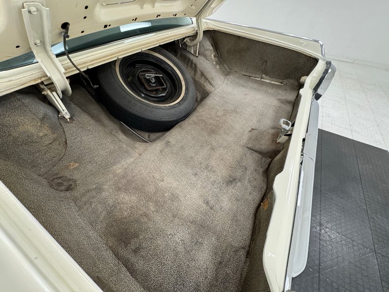 Ford-Thunderbird-1963-White-Black-36