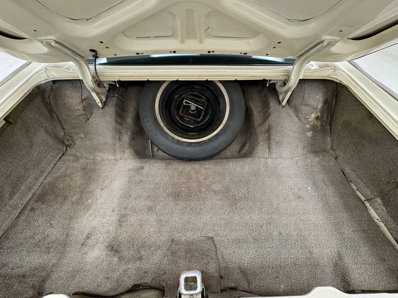 Ford-Thunderbird-1963-White-Black-37