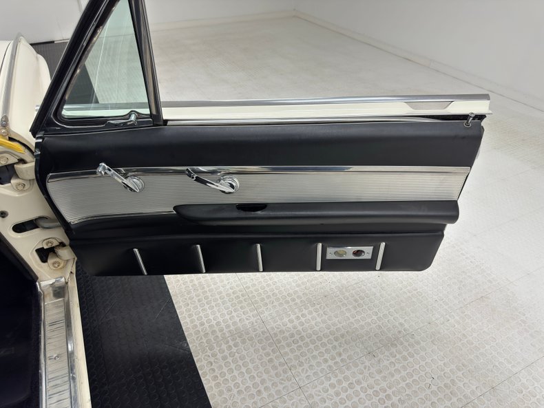 Ford-Thunderbird-1963-White-Black-39