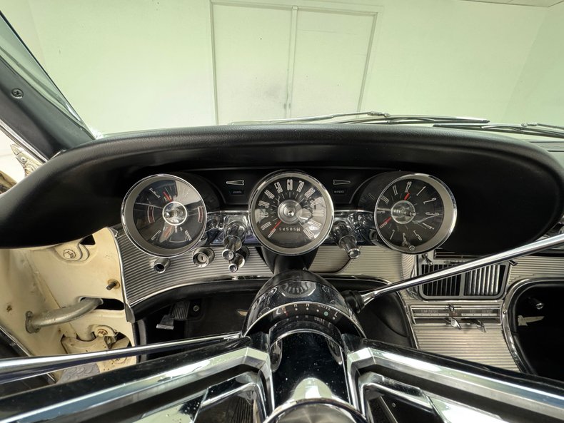 Ford-Thunderbird-1963-White-Black-48