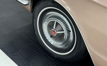 Ford-Thunderbird-1966-Sundust-Beige-Black-10