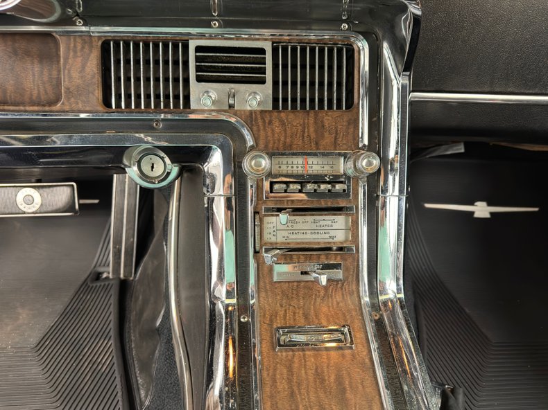 Ford-Thunderbird-1966-Sundust-Beige-Black-17