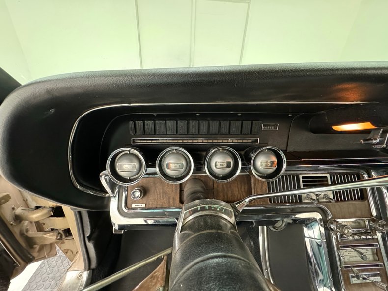 Ford-Thunderbird-1966-Sundust-Beige-Black-20