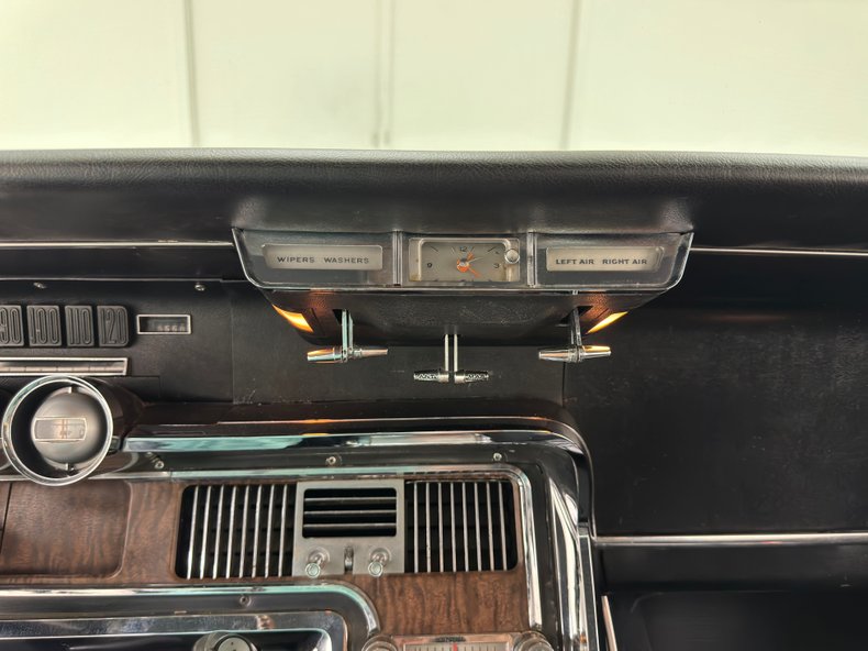 Ford-Thunderbird-1966-Sundust-Beige-Black-22