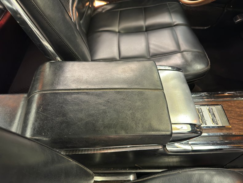 Ford-Thunderbird-1966-Sundust-Beige-Black-23