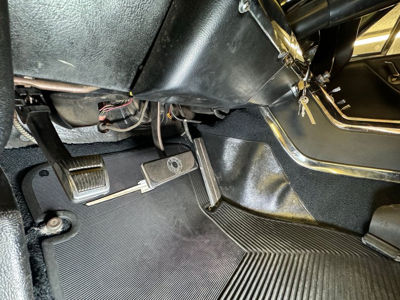 Ford-Thunderbird-1966-Sundust-Beige-Black-25