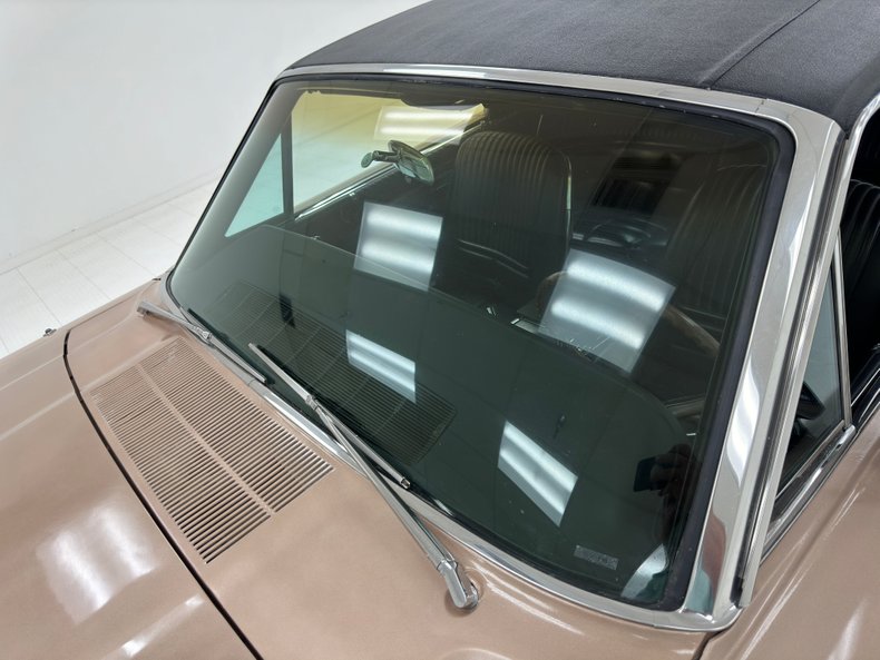 Ford-Thunderbird-1966-Sundust-Beige-Black-27