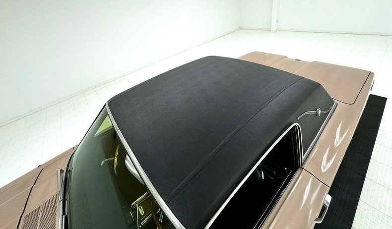 Ford-Thunderbird-1966-Sundust-Beige-Black-28