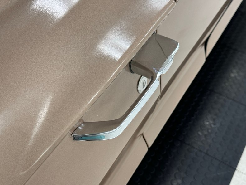 Ford-Thunderbird-1966-Sundust-Beige-Black-30