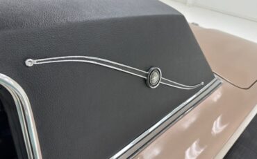 Ford-Thunderbird-1966-Sundust-Beige-Black-31