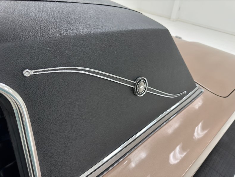 Ford-Thunderbird-1966-Sundust-Beige-Black-31