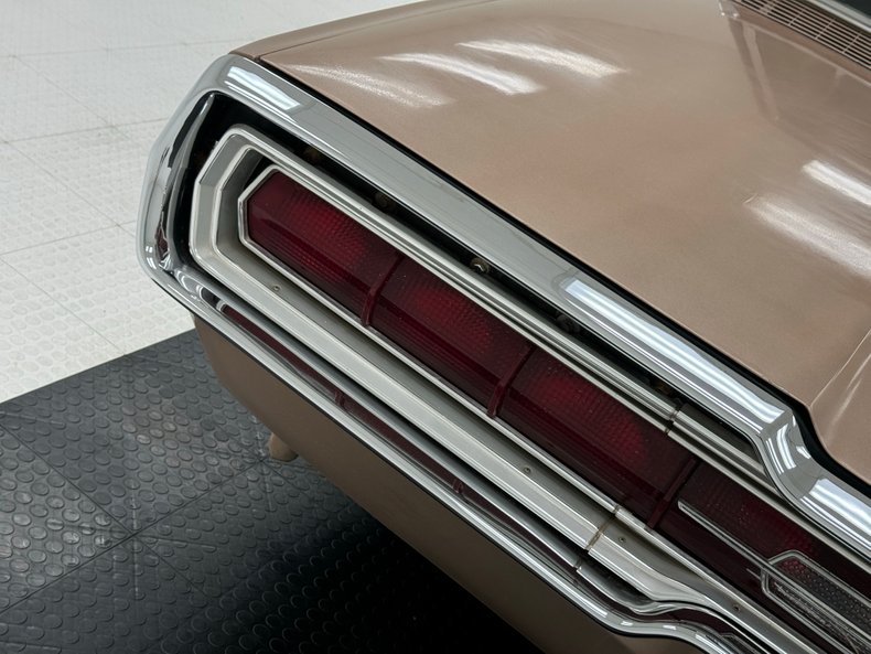 Ford-Thunderbird-1966-Sundust-Beige-Black-33