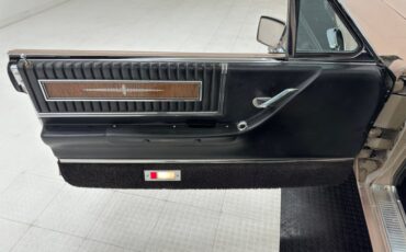 Ford-Thunderbird-1966-Sundust-Beige-Black-42