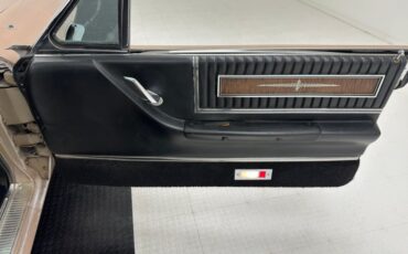 Ford-Thunderbird-1966-Sundust-Beige-Black-43