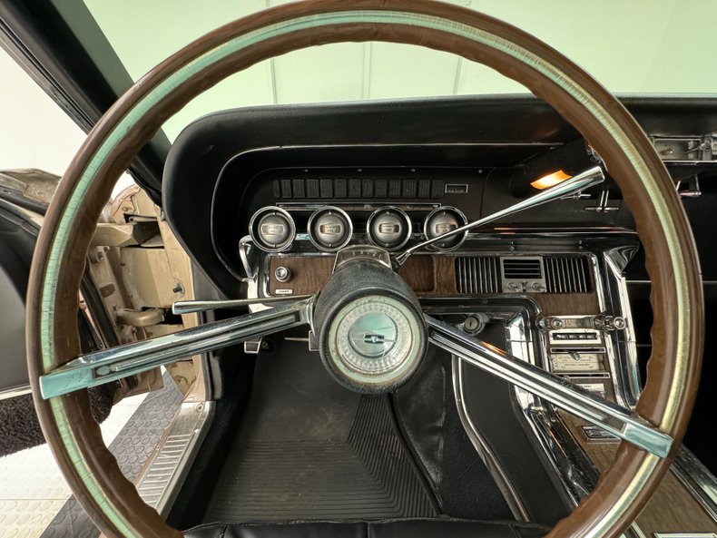 Ford-Thunderbird-1966-Sundust-Beige-Black-49