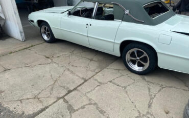 Ford-Thunderbird-1968-Sedan-10