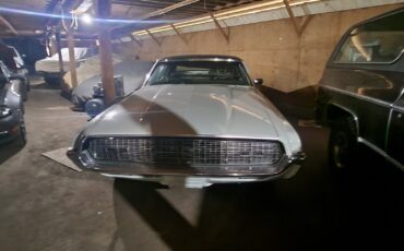 Ford-Thunderbird-1968-Sedan-2