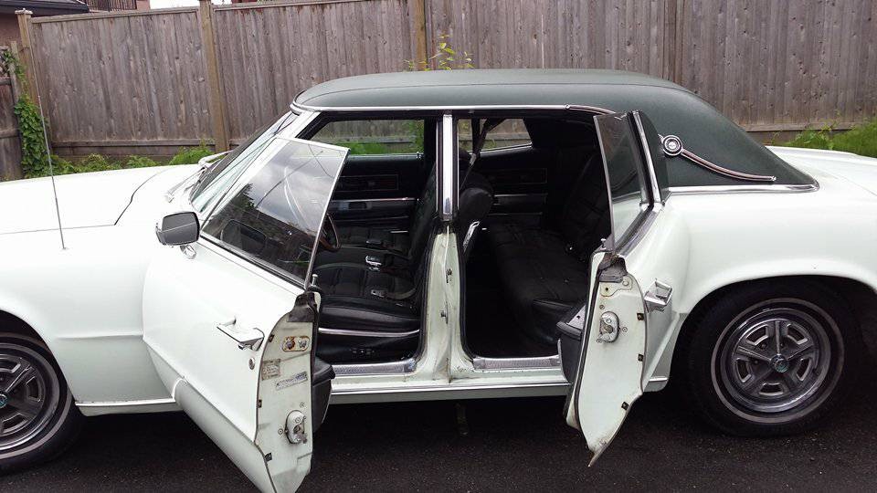 Ford-Thunderbird-1968-Sedan-21