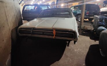 Ford-Thunderbird-1968-Sedan-3