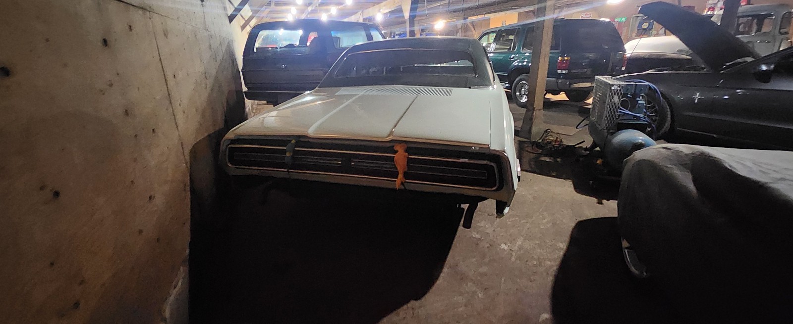 Ford-Thunderbird-1968-Sedan-3