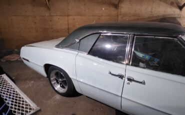 Ford-Thunderbird-1968-Sedan-4