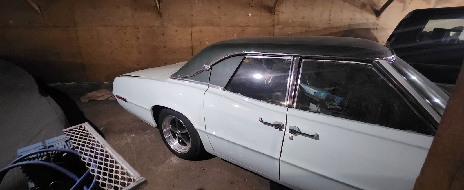 Ford-Thunderbird-1968-Sedan-4