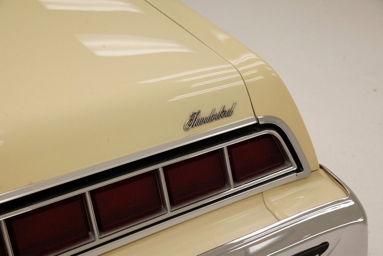 Ford-Thunderbird-1976-Cream-Cream-19